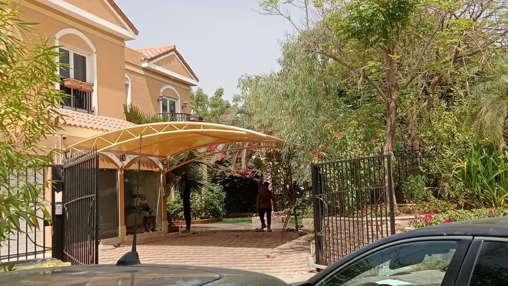 wall mount car parking shade